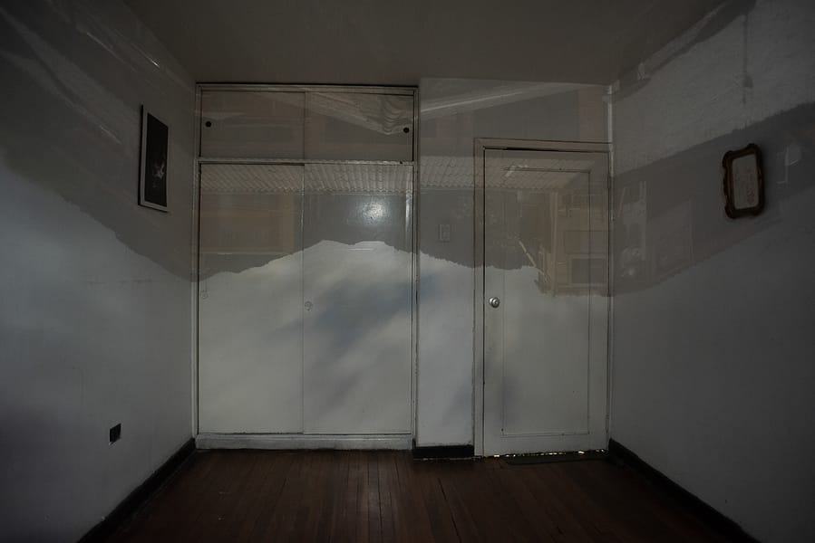 habitación vacióna usada como cámara oscura