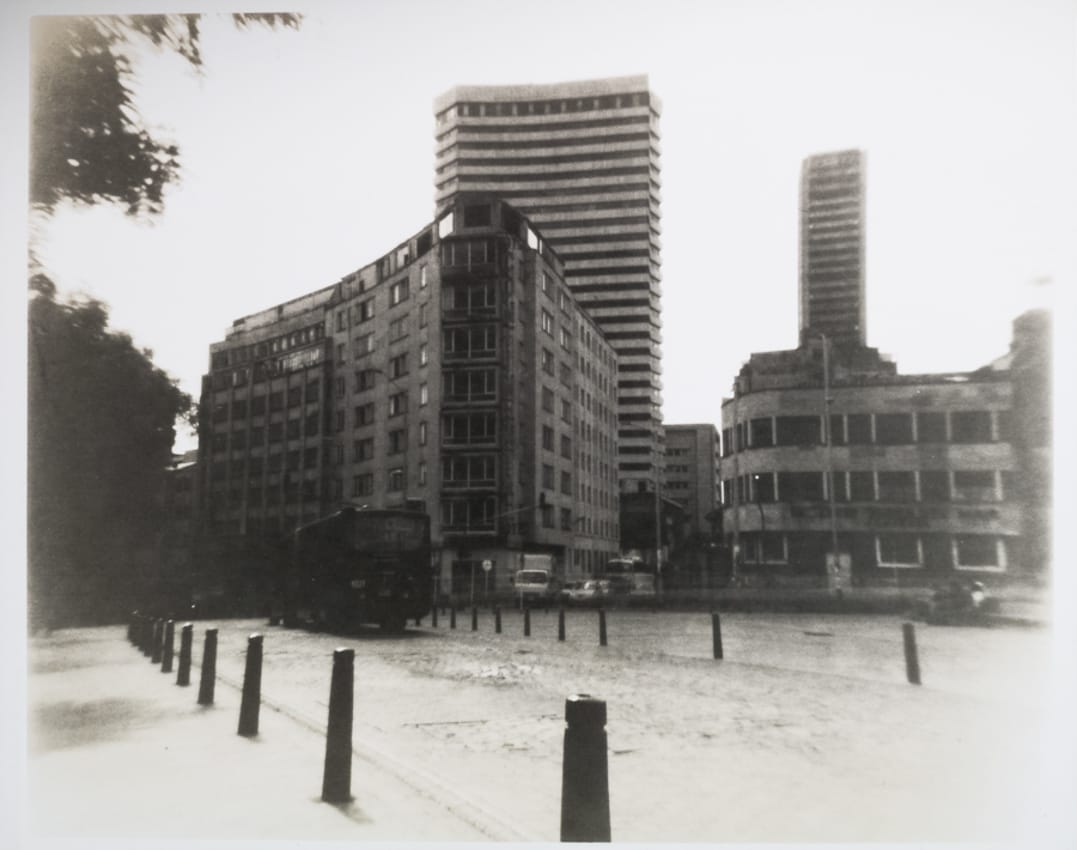 Fotografías en blanco y negro atemporales de Bogotá tomadas con cámara monocular