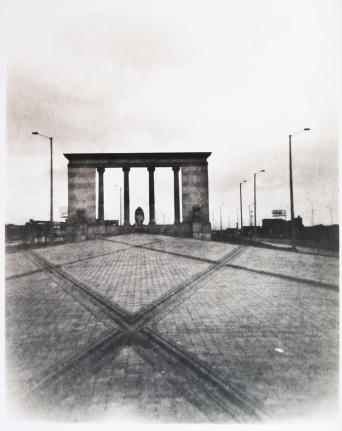 Fotografías blanco y negro atemporales de Bogotá tomadas con cámara monocular