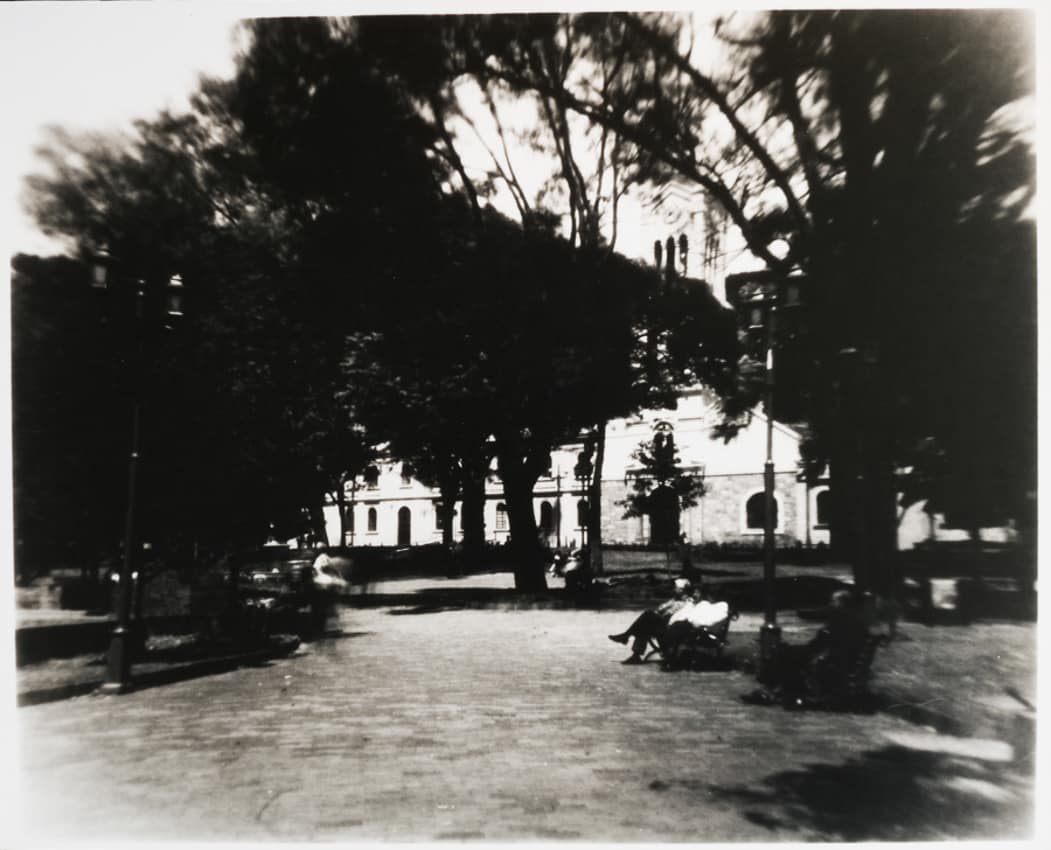 Fotografías blanco y negro atemporales de Bogotá tomadas con cámara monocular