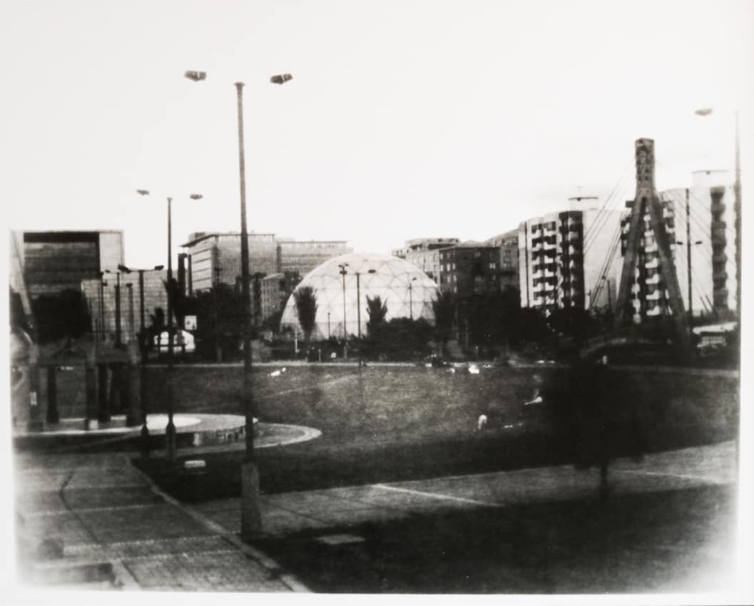 Fotografías blanco y negro atemporales de Bogotá tomadas con cámara monocular