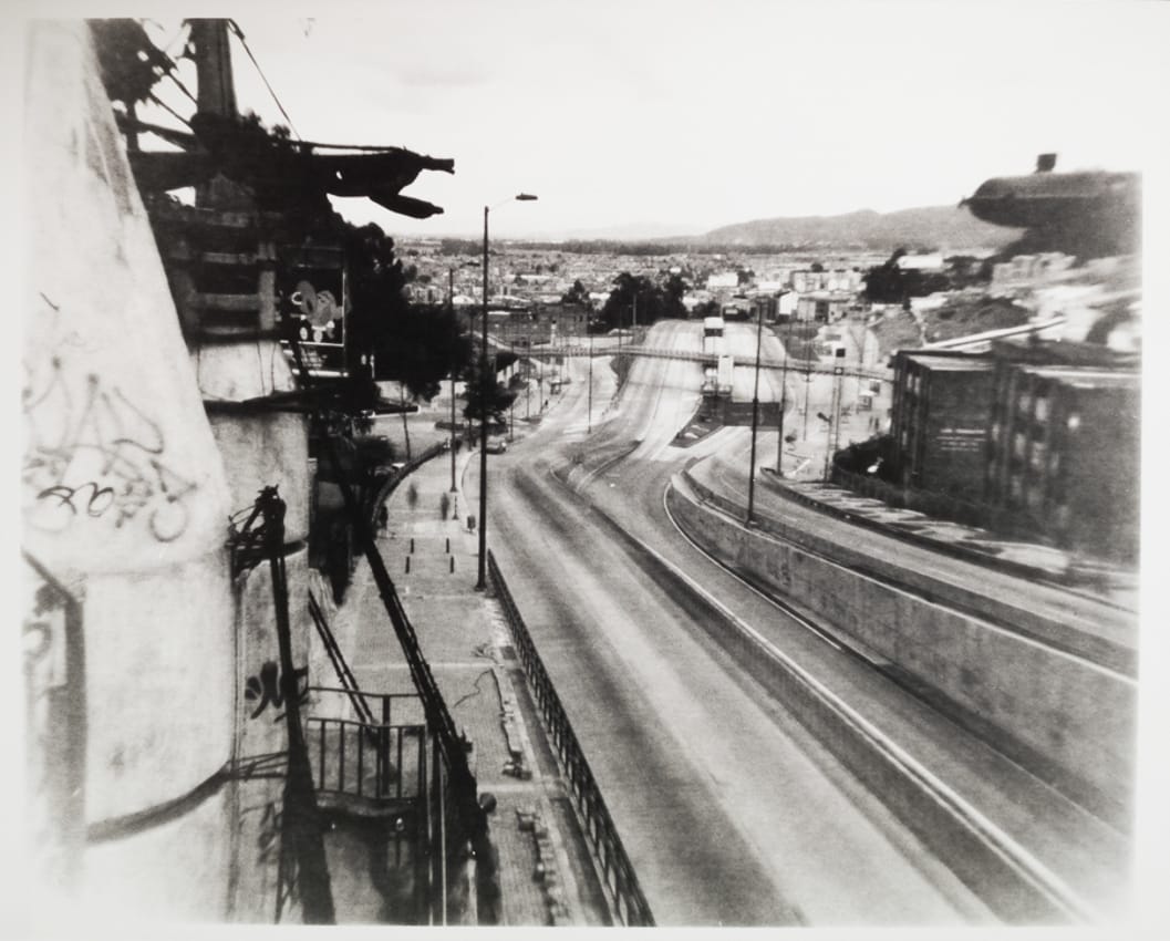 Fotografías blanco y negro atemporales de Bogotá tomadas con cámara monocular