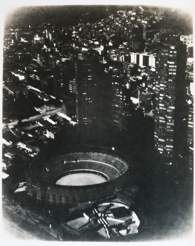 Fotografías blanco y negro atemporales de Bogotá tomadas con cámara monocular